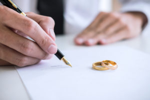Signing deivorce paper